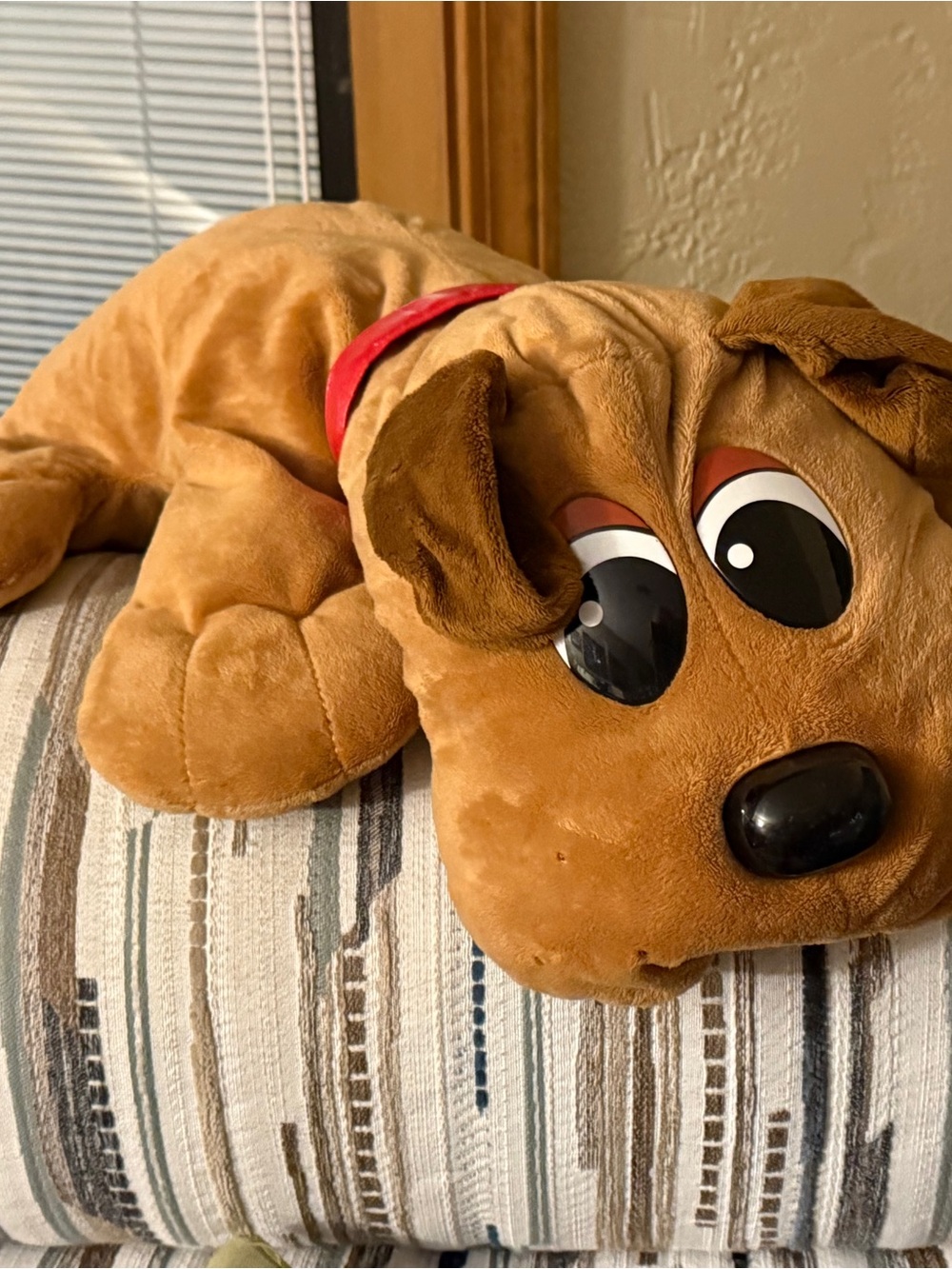 Pound Puppies Plush Brown Puppy Stuffed Animal with Red Collar 2007